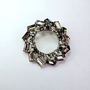 Vintage Clear Rhinestone Prong Set Silver Tone Circular Round Wreath Brooch Pin